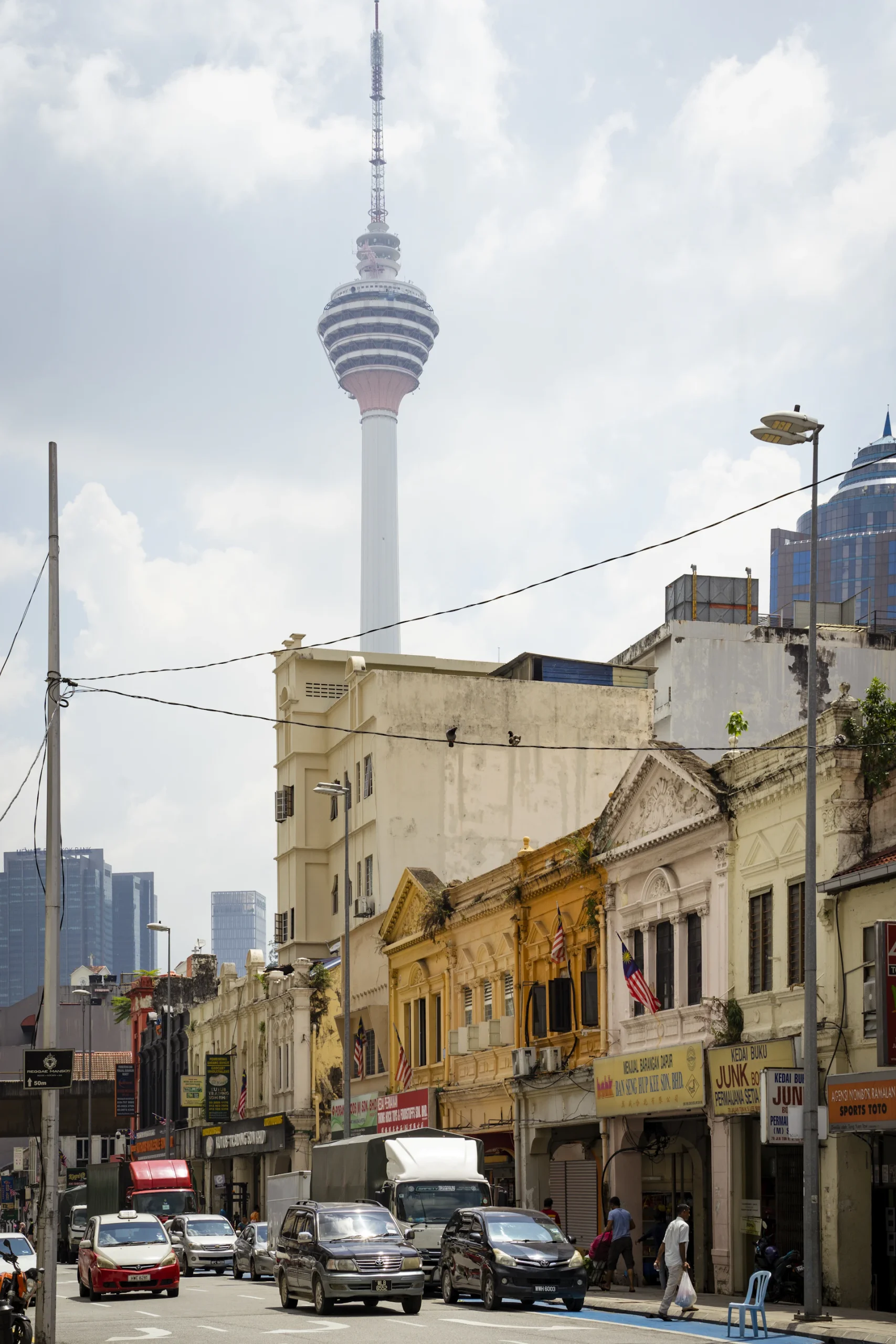Kuala Lumpur city street, where shops need a DBKL business license application before opening